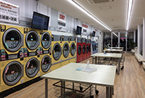 写真：コインランドリー　PECO24